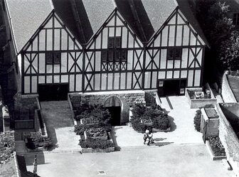  'Loëns Cellar, Chartres'