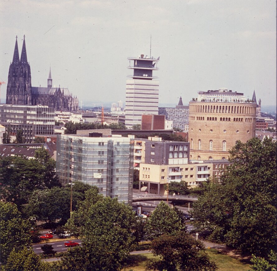 Hotel in a former water tower (Hotel im Wasserturm), Cologne