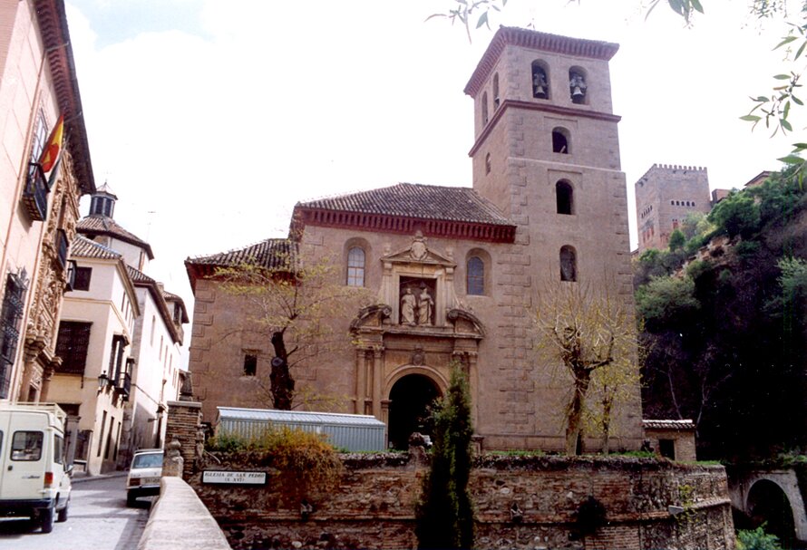 Carrera del Darro 13 and Church of San Pedro, Granada