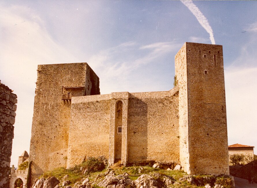 Pereto Castle