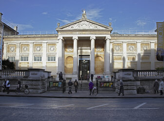  'Crossing Cultures: Transforming the Ashmolean Museum, Oxford'