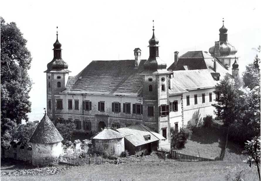 Youth Hostel at Röthelstein Castle, Admont 